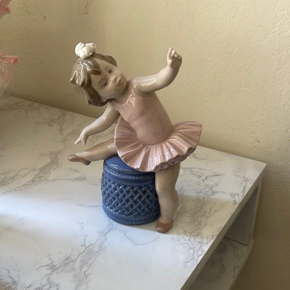 Lladro little ballet girl - Picture 1 of 4